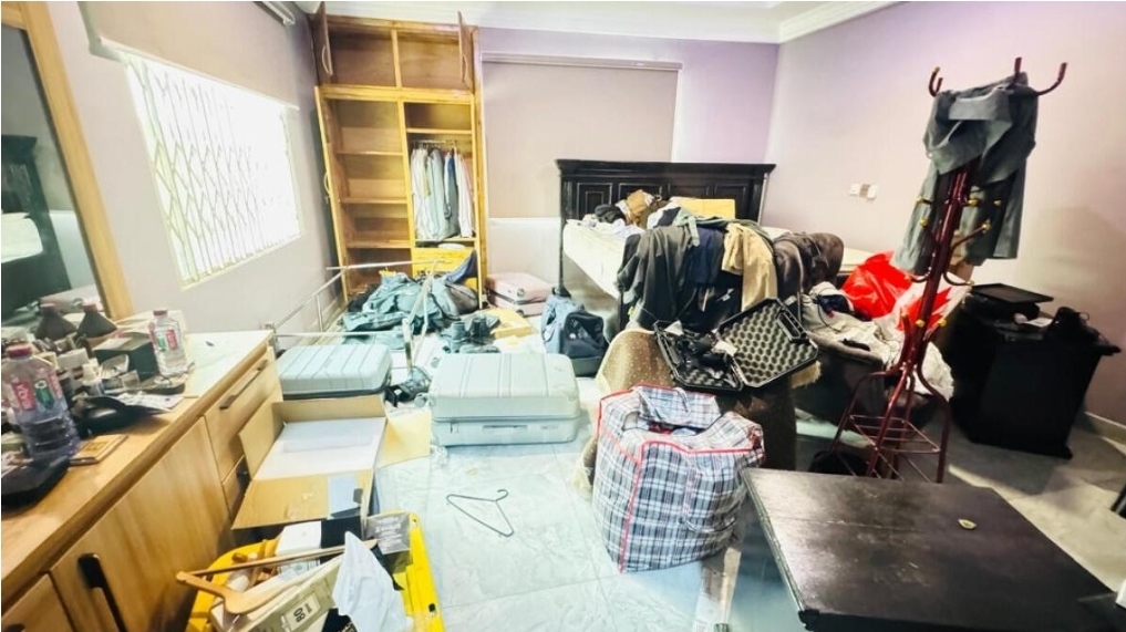 VEDIO: Armed Men Storm Nana Kwadwo Safo Akofena’s House in Shocking Raid – What Were They Desperately Searching For?