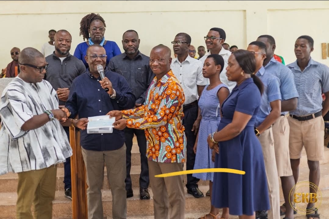 Ho West MP Emmanuel Kwasi Bedzrah Donates GH¢300,000 to Abutia SHTS for Infrastructure Development