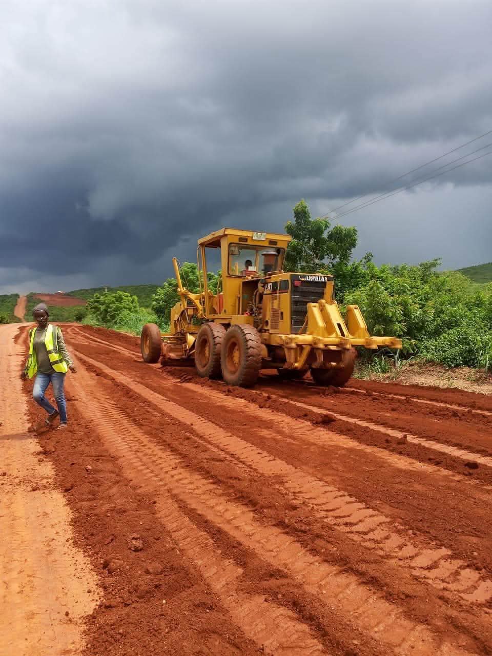 President Mahama Ispects the Apam-Mumford-Hweda-Dago-Otuam Road Project