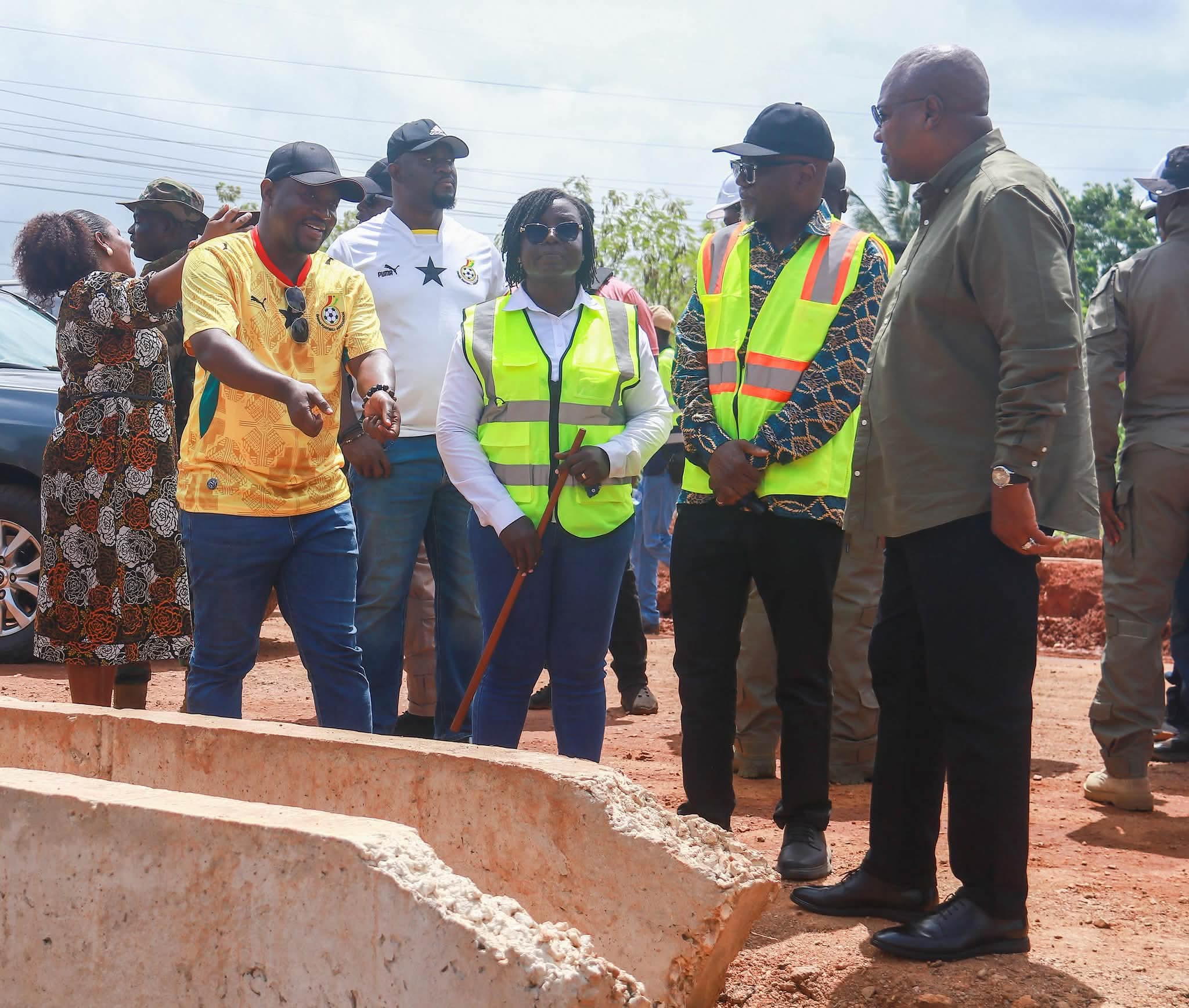 President Mahama Ispects the Apam-Mumford-Hweda-Dago-Otuam Road Project