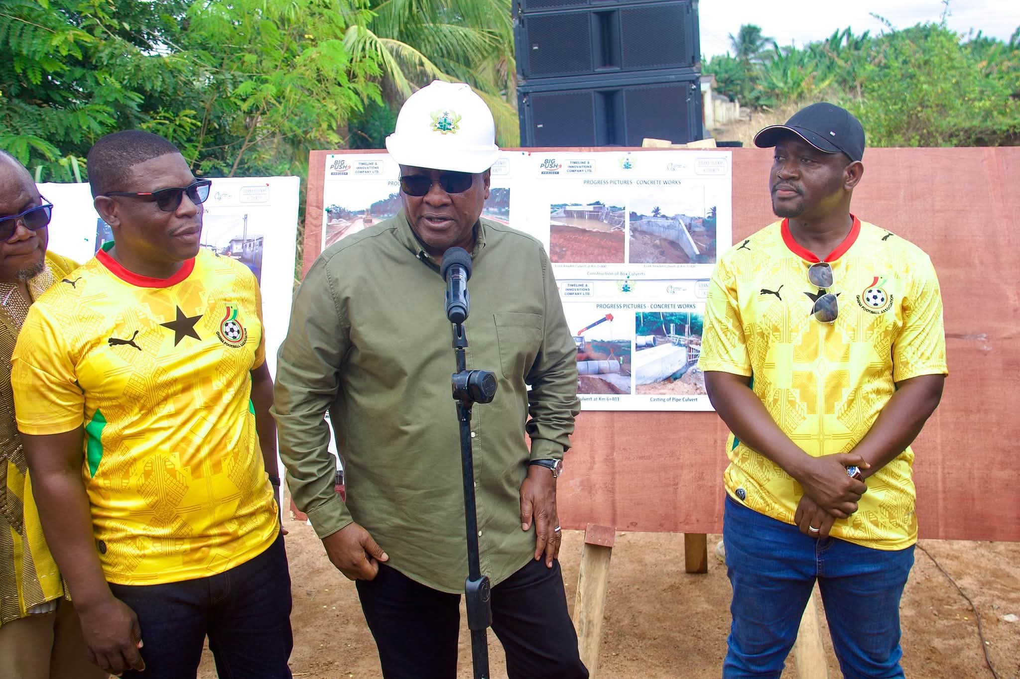 President Mahama Ispects the Apam-Mumford-Hweda-Dago-Otuam Road Project