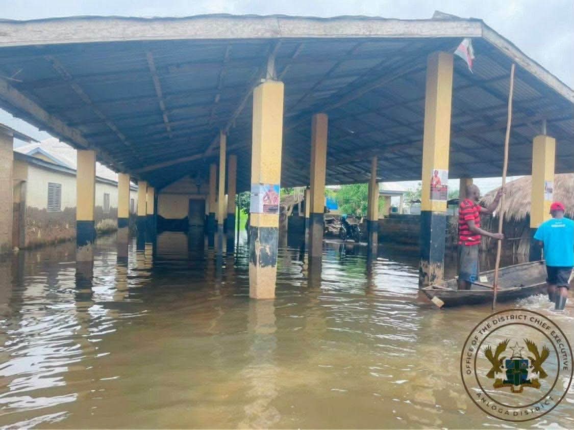 Anloga DCE, Regional Minister Assesses Flood Situation in Agorbledokui, Sakome and Fiaxor