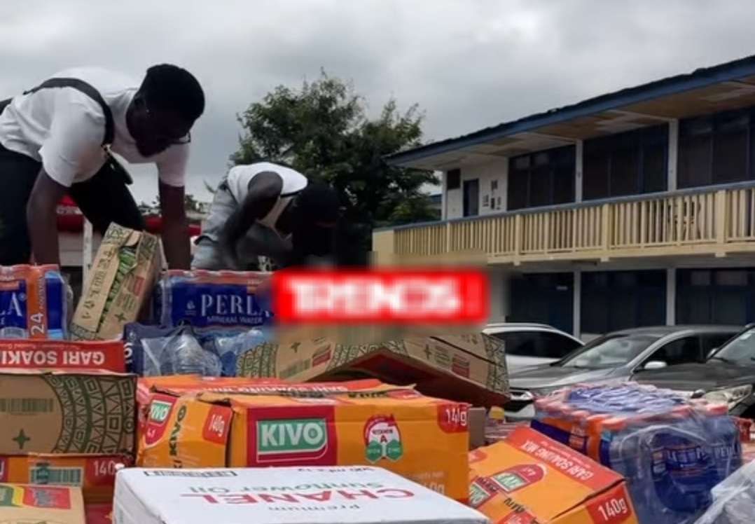 VIDEO: Mahamudu Bawumia Donates Relief Items to Flood-Affected Students at Ghana Communication Technology University