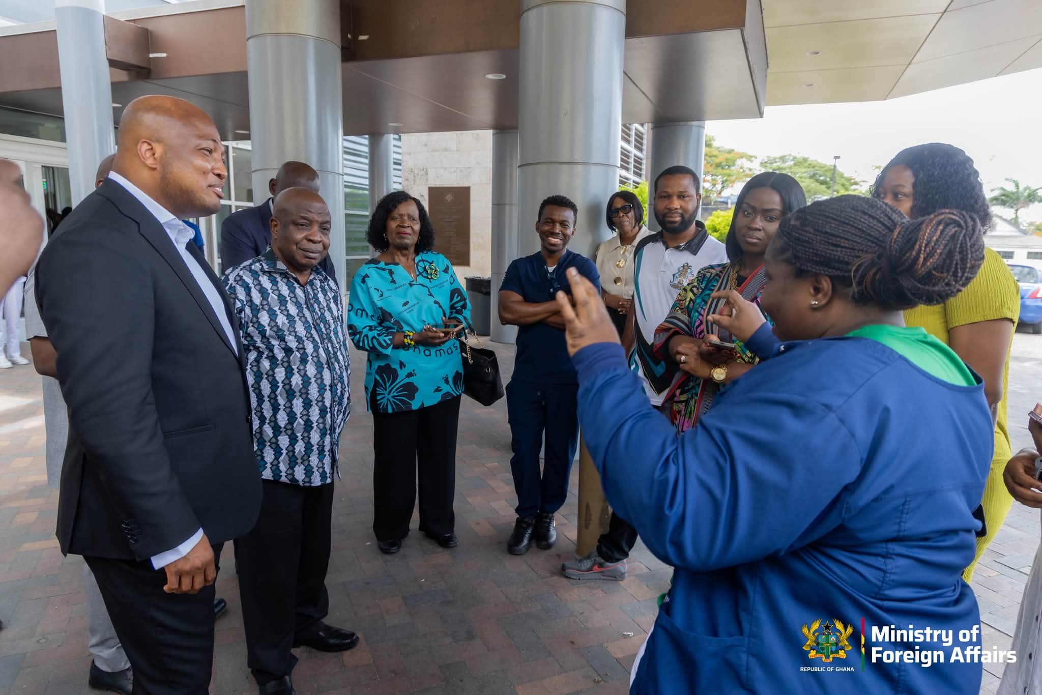 Ghana's Foreign Affairs Minister Checks on Nurses in Bahamas Hospital During Independence Visit