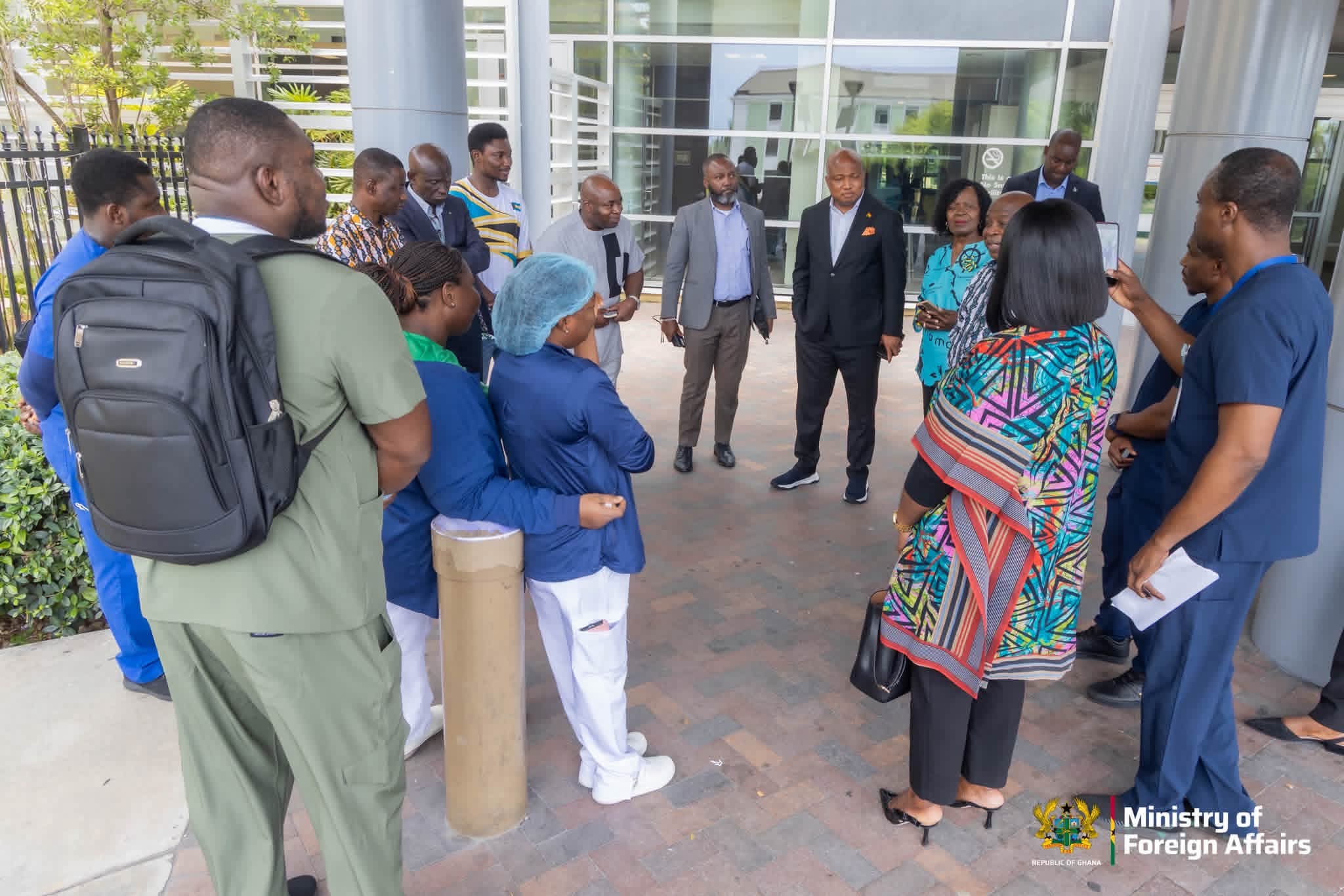 Ghana's Foreign Affairs Minister Checks on Nurses in Bahamas Hospital During Independence Visit