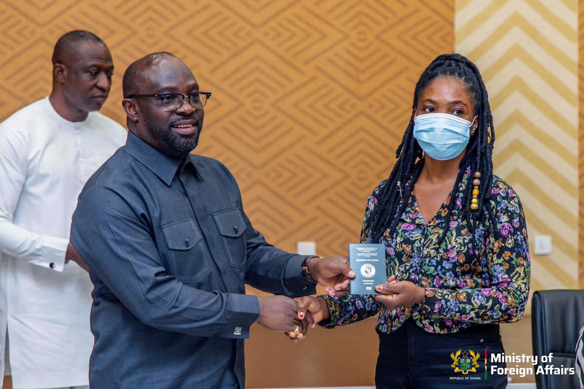 Ministry of Foreign Affairs Begins Free Replacement of Chip-Embedded Passports for Flood Victims