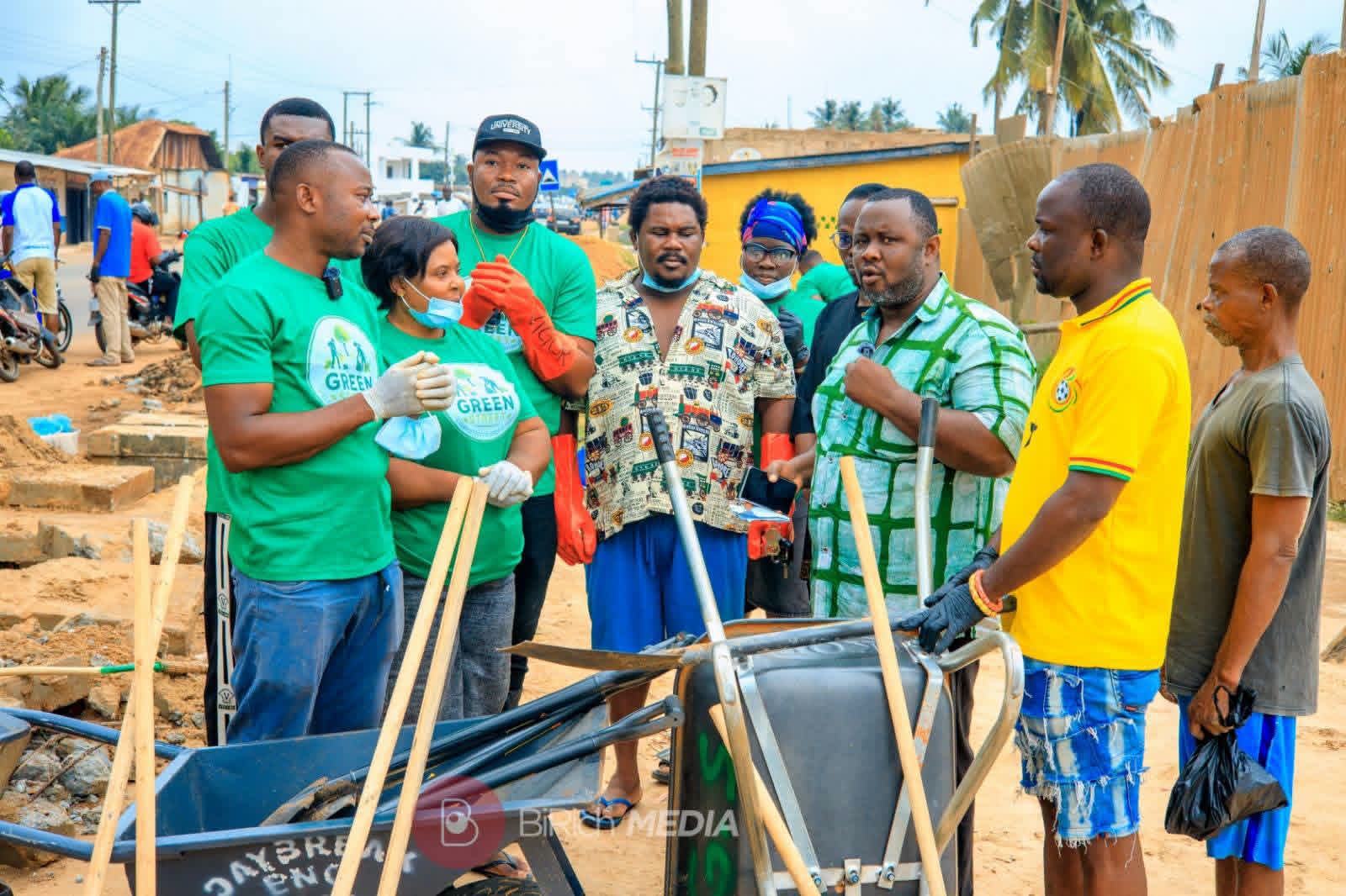 Hon. Abla Dzifa Gomashie Donates Sanitation Tools and Cash Support to Green Streets Group