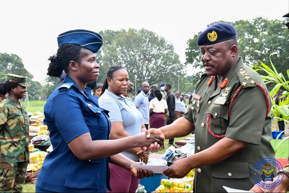 Ghana Air Force Personnel Victims of Recent Floods Receives Relief Items