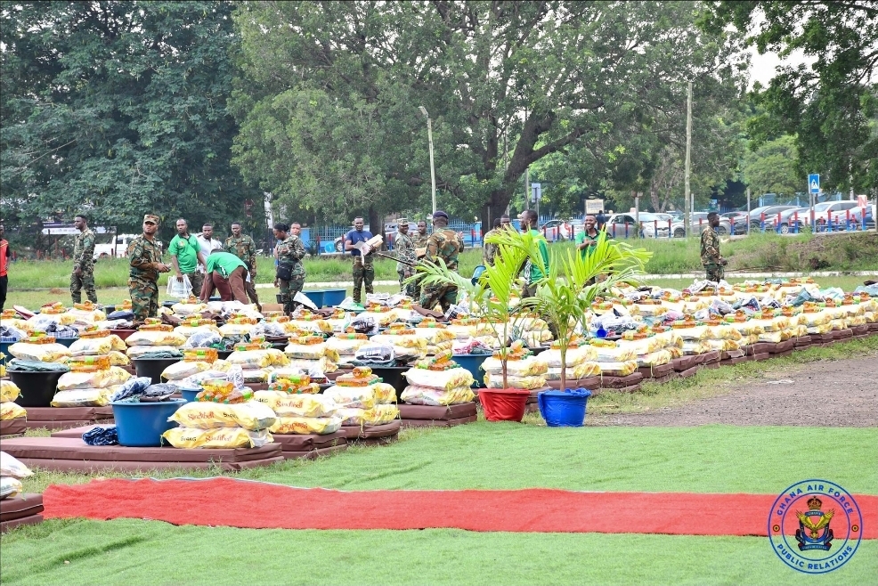 Ghana Air Force Personnel Victims of Recent Floods Receives Relief Items
