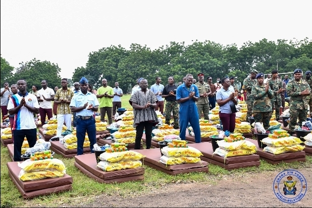 Ghana Air Force Personnel Victims of Recent Floods Receives Relief Items
