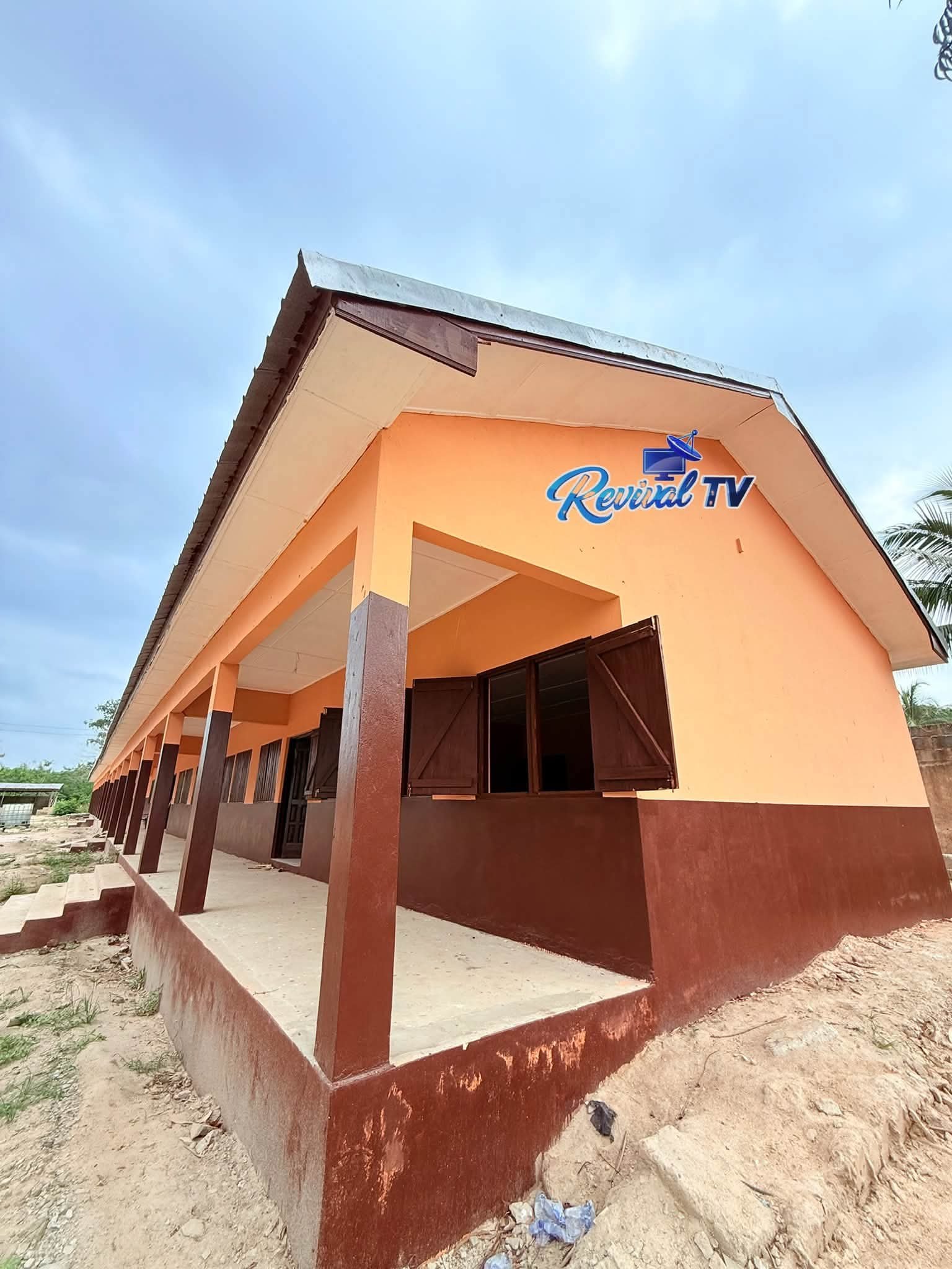 New Six-Unit Classroom Block Commissioned for Tadzewu Law Memorial Basic School