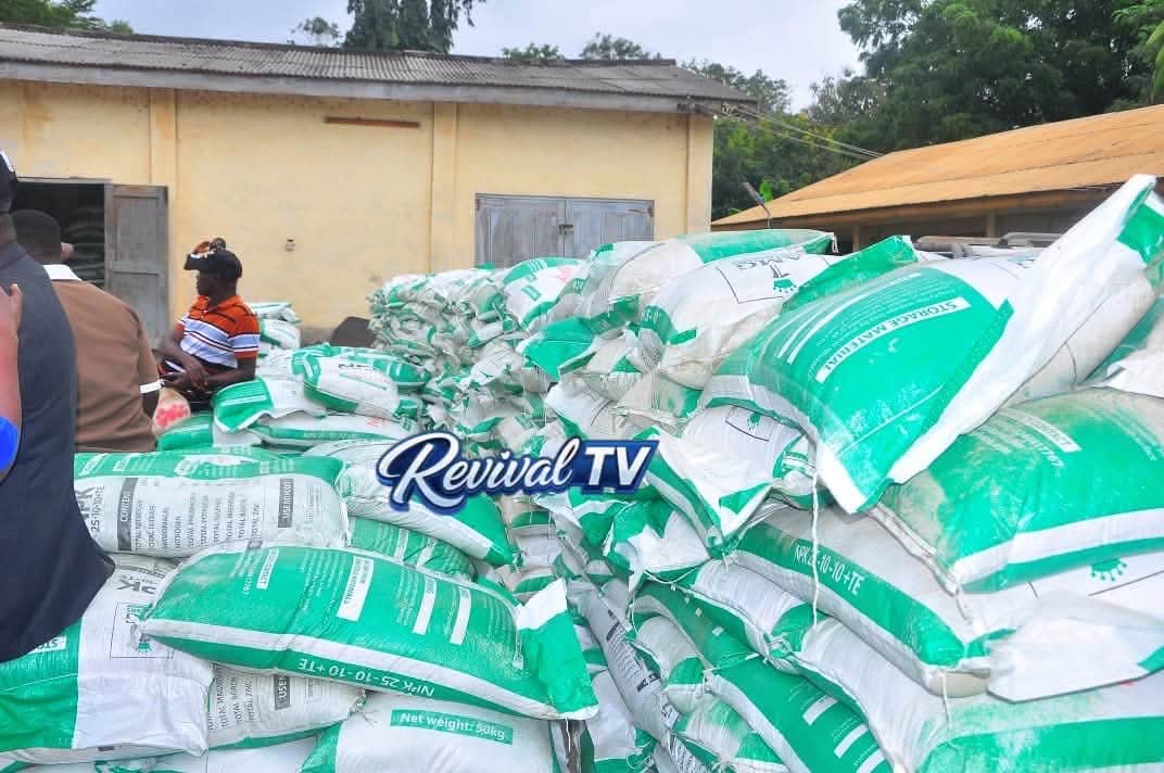 Hon. Dzifa Gomashie Presents 2,000 Bags of Fertilizer to Ketu South Farmers for Distribution