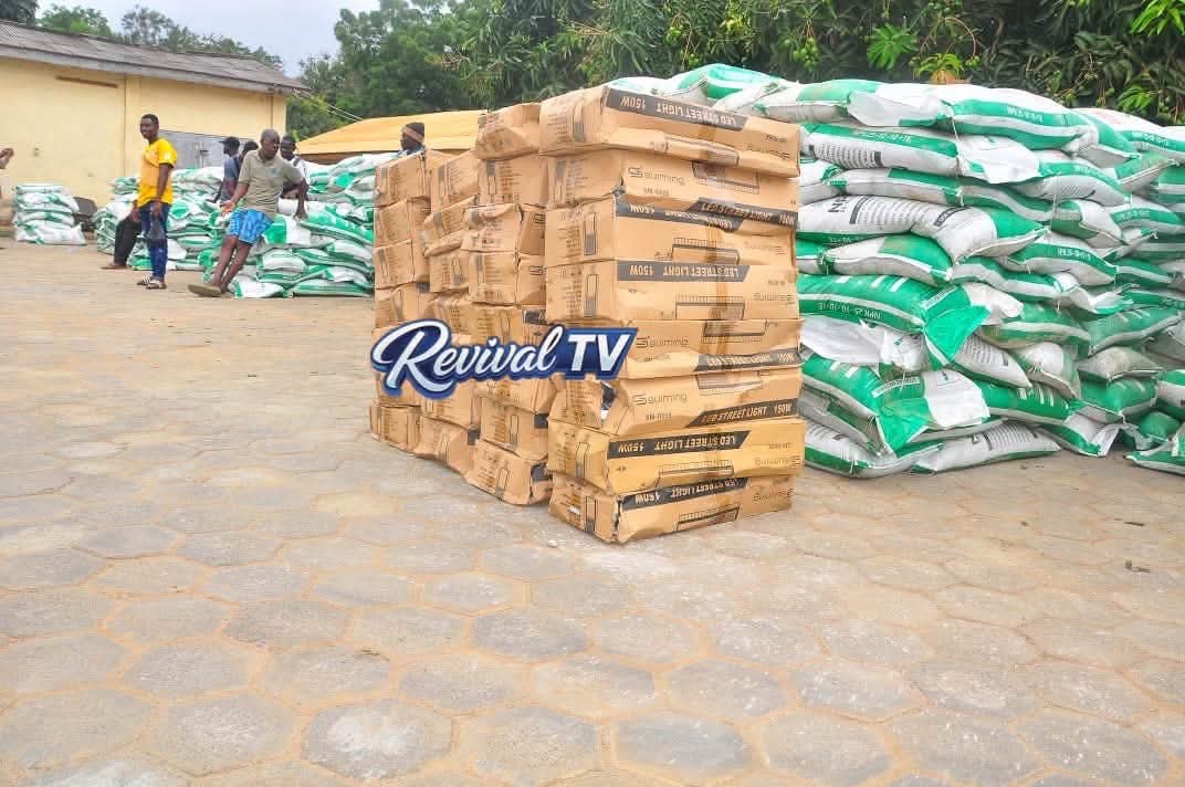 Hon. Dzifa Gomashie Presents 2,000 Bags of Fertilizer to Ketu South Farmers for Distribution