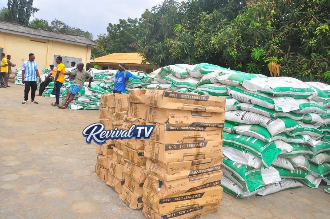 Hon. Dzifa Gomashie Presents 2,000 Bags of Fertilizer to Ketu South Farmers for Distribution