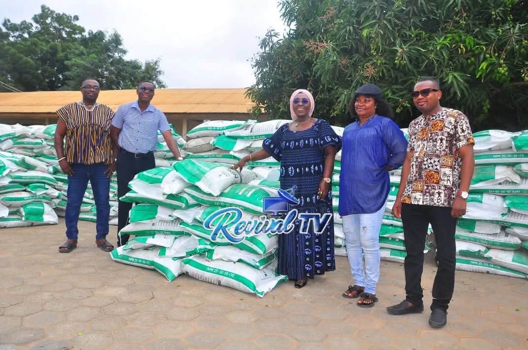 Hon. Dzifa Gomashie Presents 2,000 Bags of Fertilizer to Ketu South Farmers for Distribution