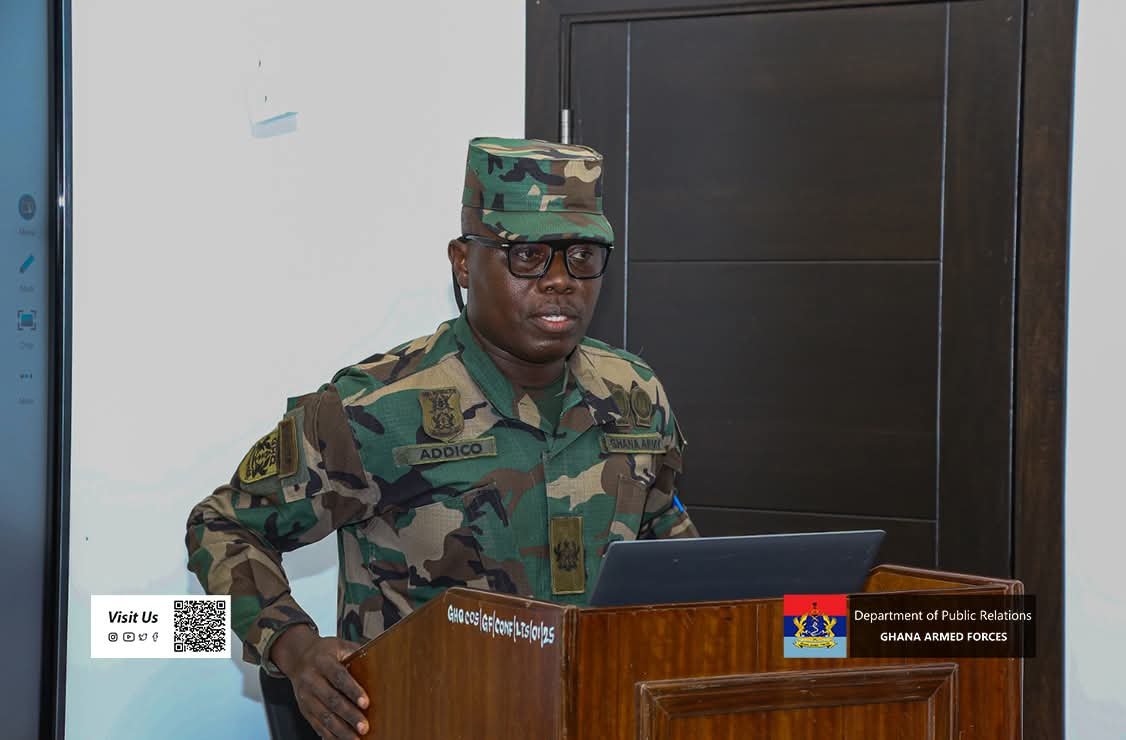 Retired Regimental Sergeant Majors Pay Courtesy Call on Forces Sergeant Major