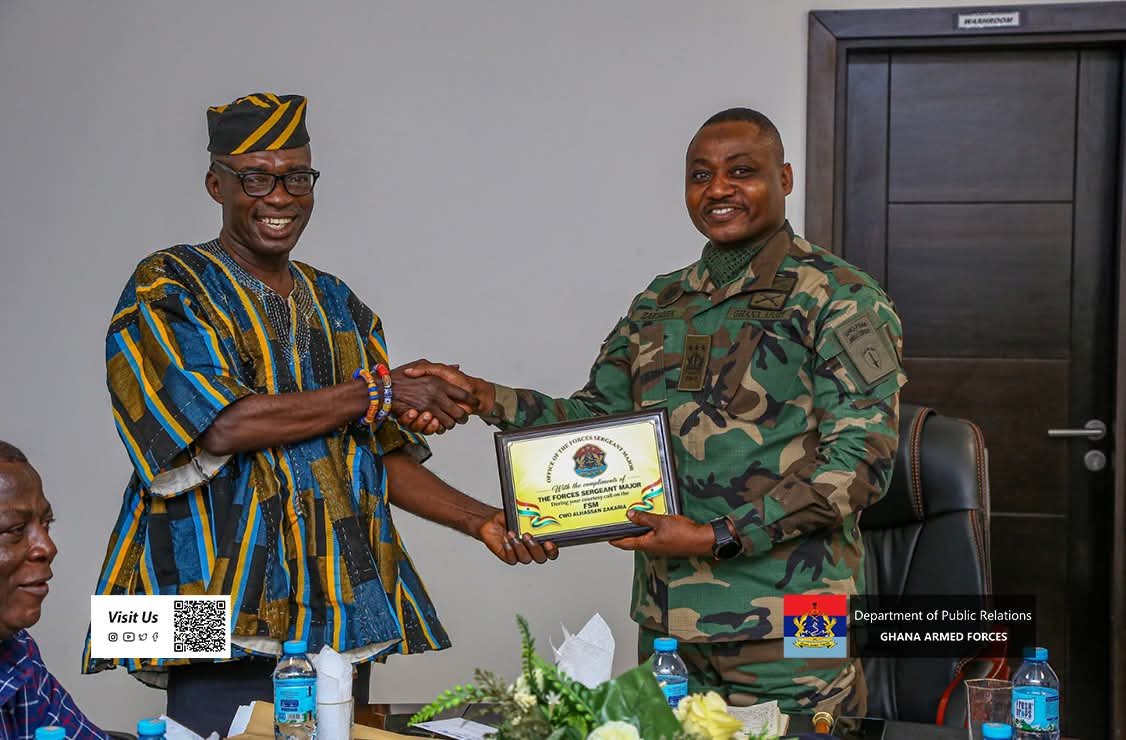 Retired Regimental Sergeant Majors Pay Courtesy Call on Forces Sergeant Major