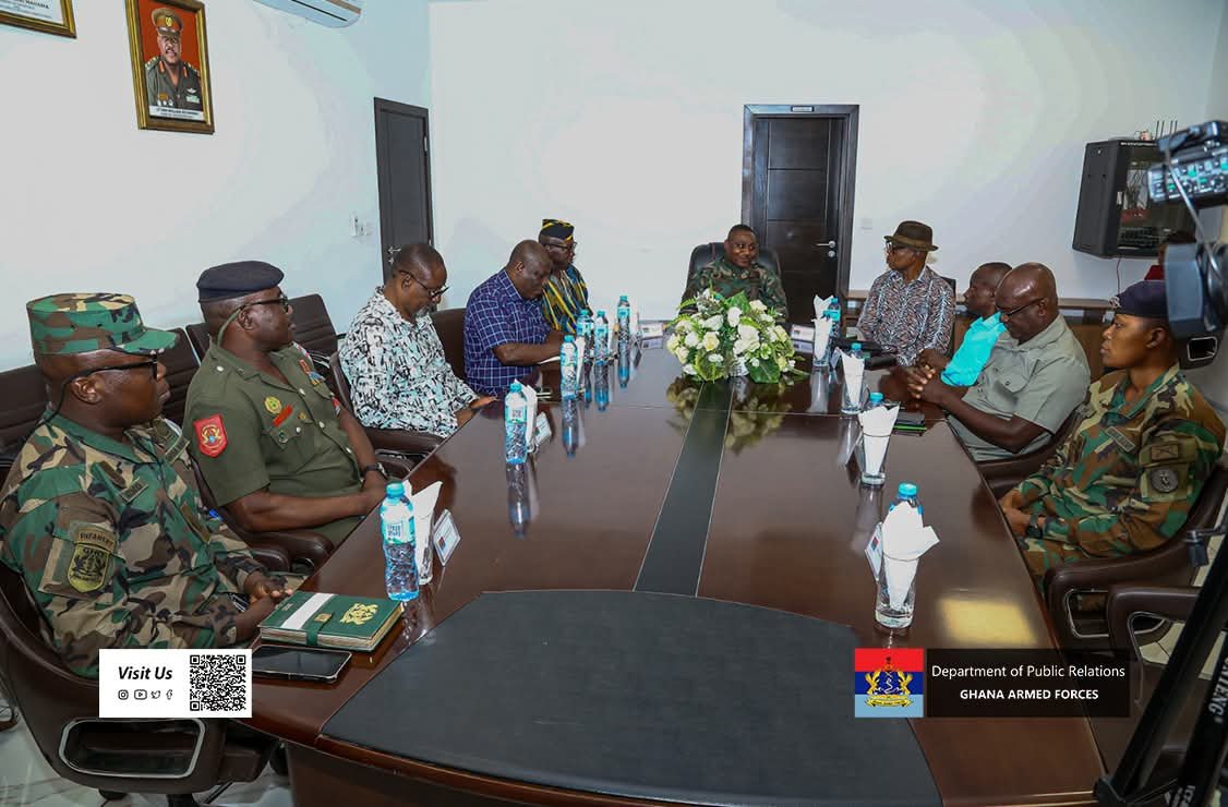 Retired Regimental Sergeant Majors Pay Courtesy Call on Forces Sergeant Major