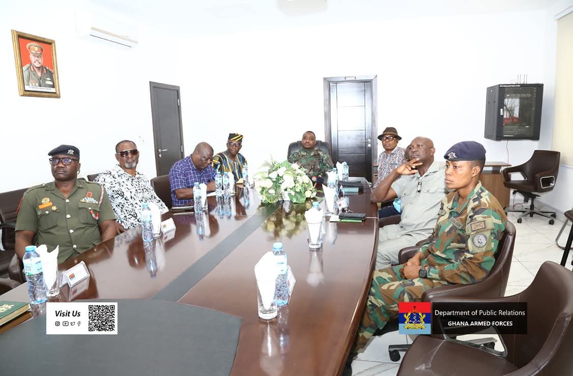 Retired Regimental Sergeant Majors Pay Courtesy Call on Forces Sergeant Major