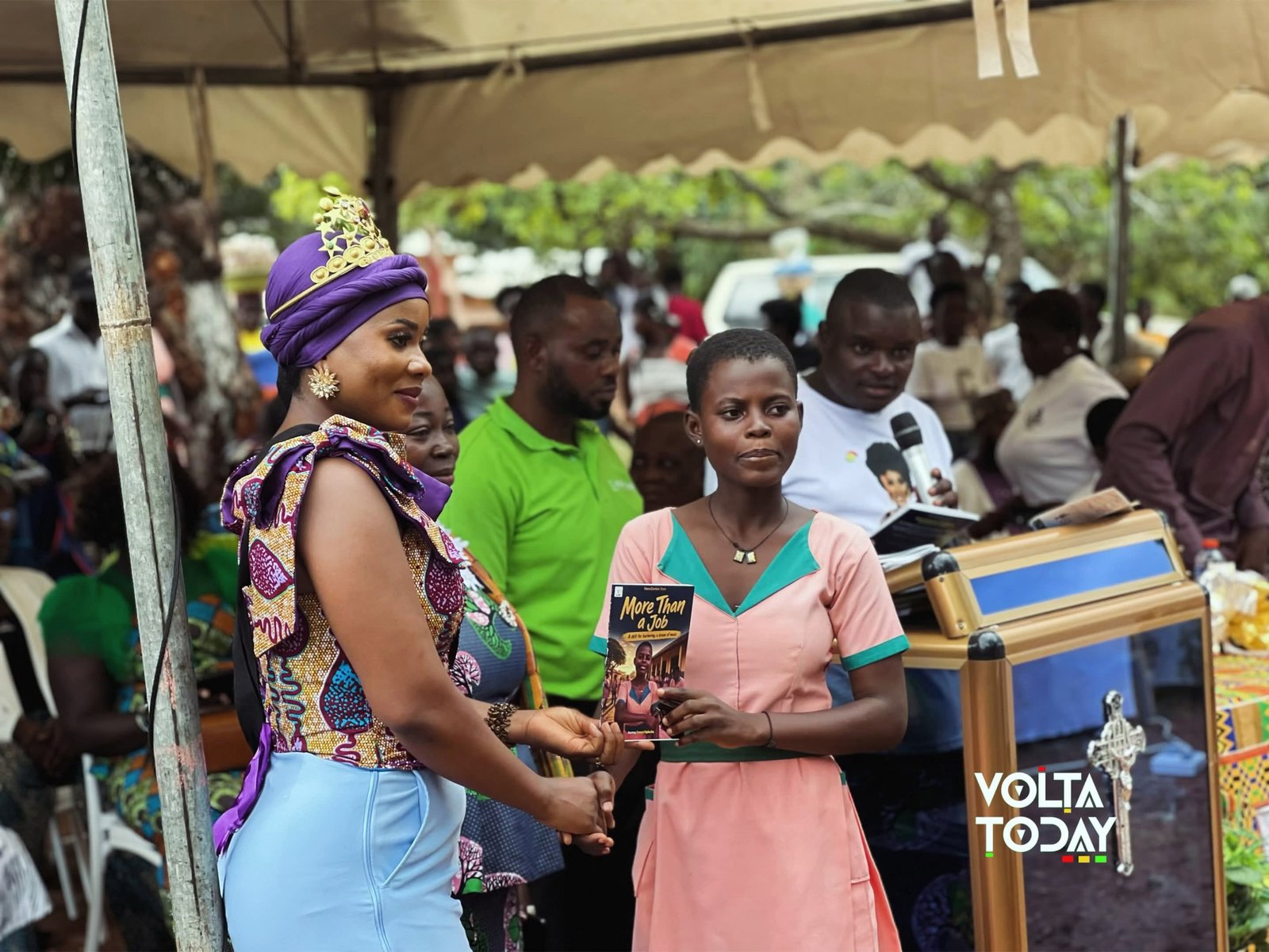 PICTURES: Moments Etornam and Dignitaries Inspects Her Newly Sponsored ICT Lab at Juapong RC Basic School